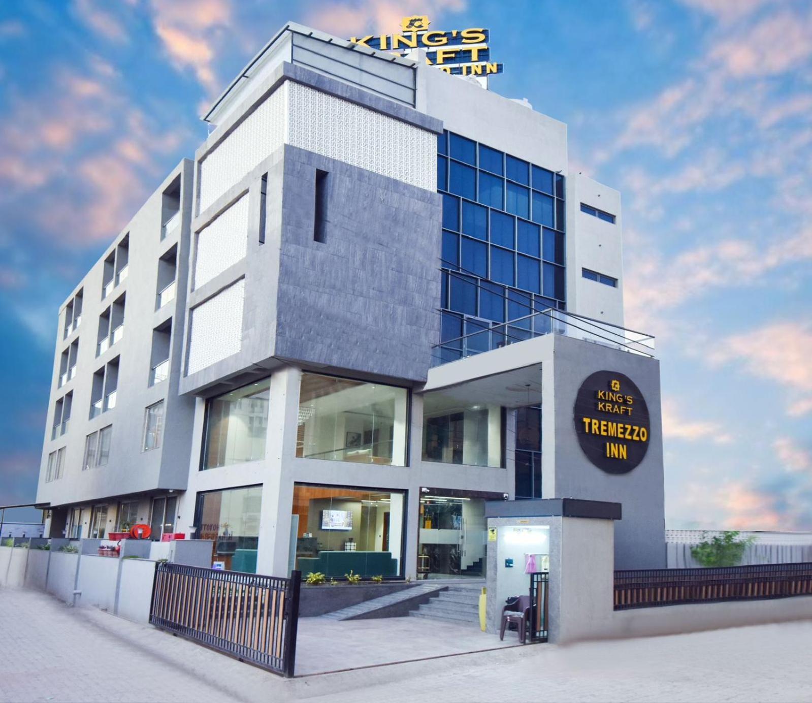 Kings Kraft Tremezzo Inn, Somnāth المظهر الخارجي الصورة