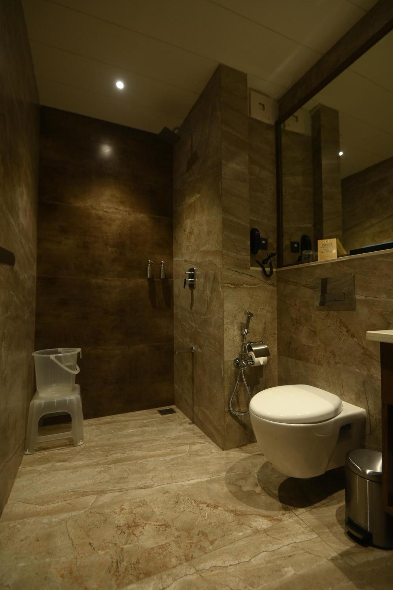 Kings Kraft Tremezzo Inn, Somnāth المظهر الخارجي الصورة