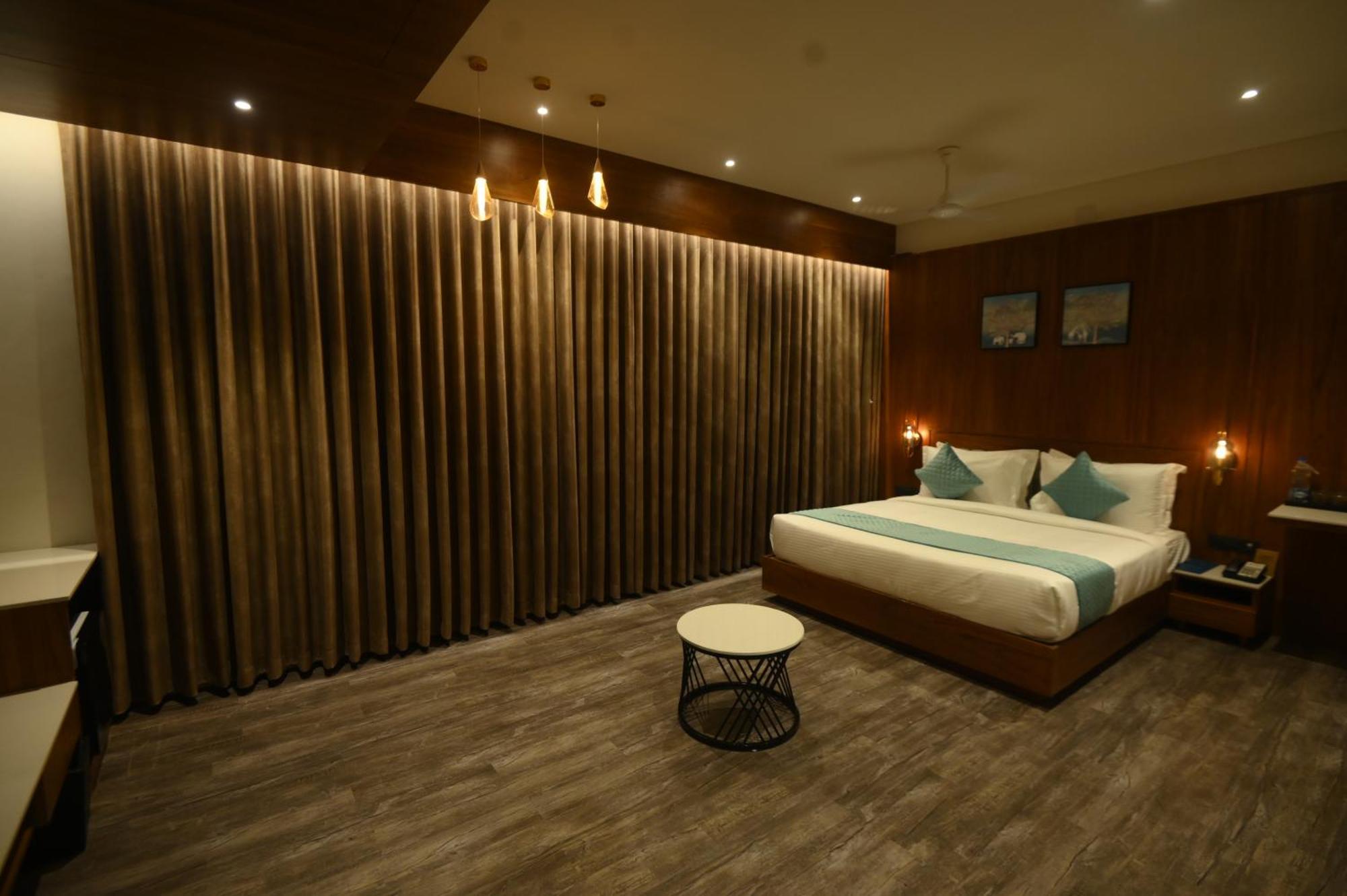 Kings Kraft Tremezzo Inn, Somnāth المظهر الخارجي الصورة