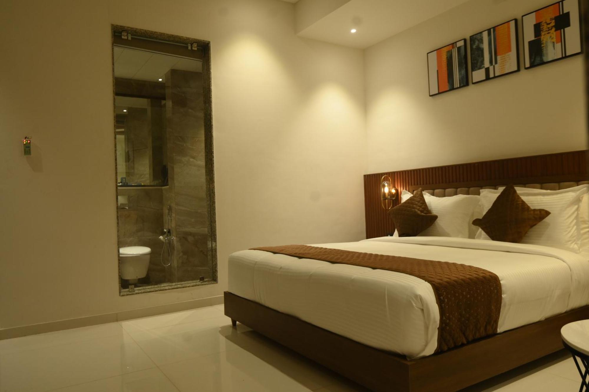 Kings Kraft Tremezzo Inn, Somnāth المظهر الخارجي الصورة