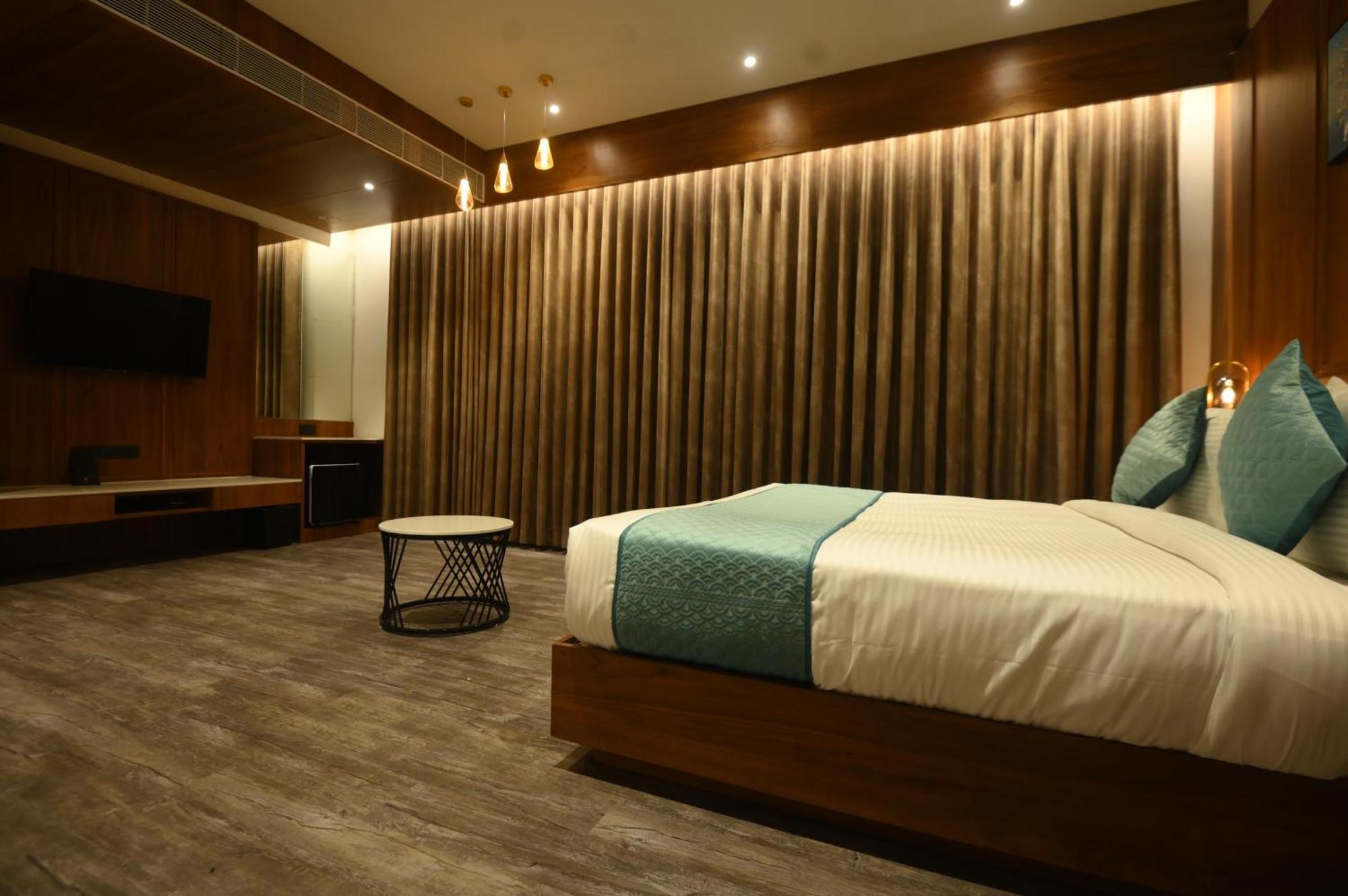 Kings Kraft Tremezzo Inn, Somnāth المظهر الخارجي الصورة