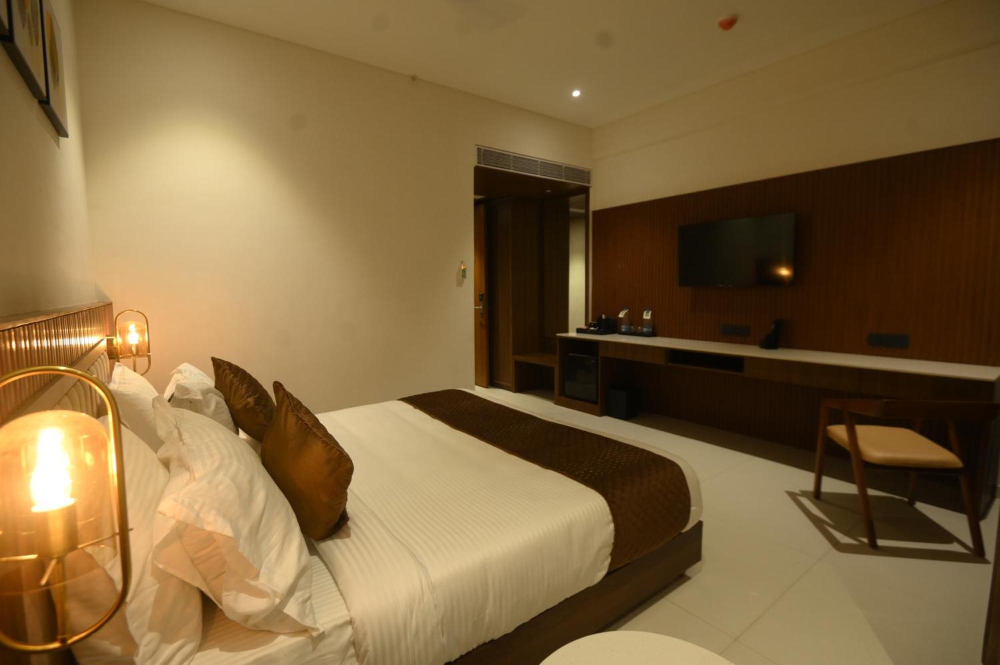 Kings Kraft Tremezzo Inn, Somnāth المظهر الخارجي الصورة