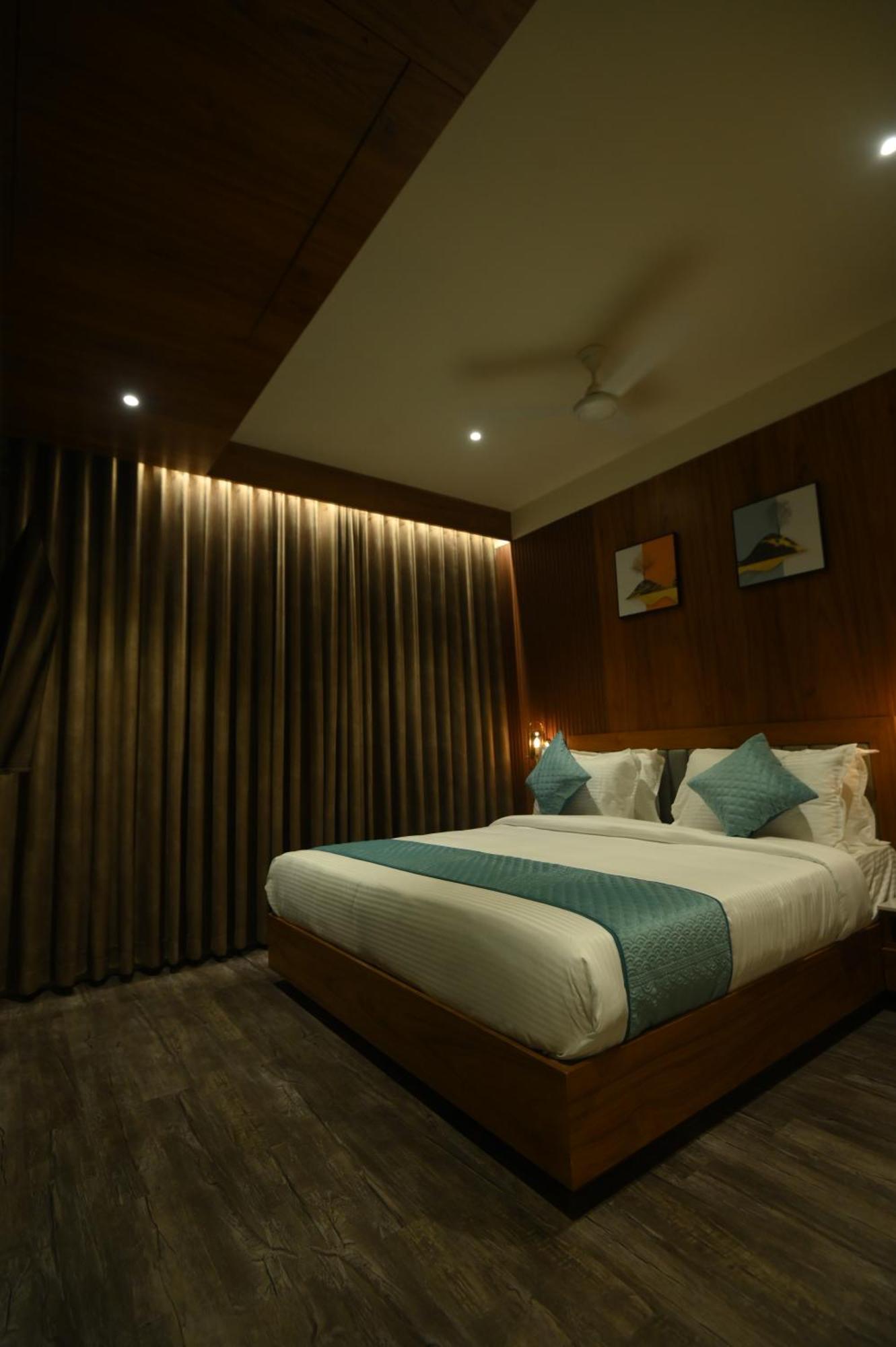 Kings Kraft Tremezzo Inn, Somnāth المظهر الخارجي الصورة