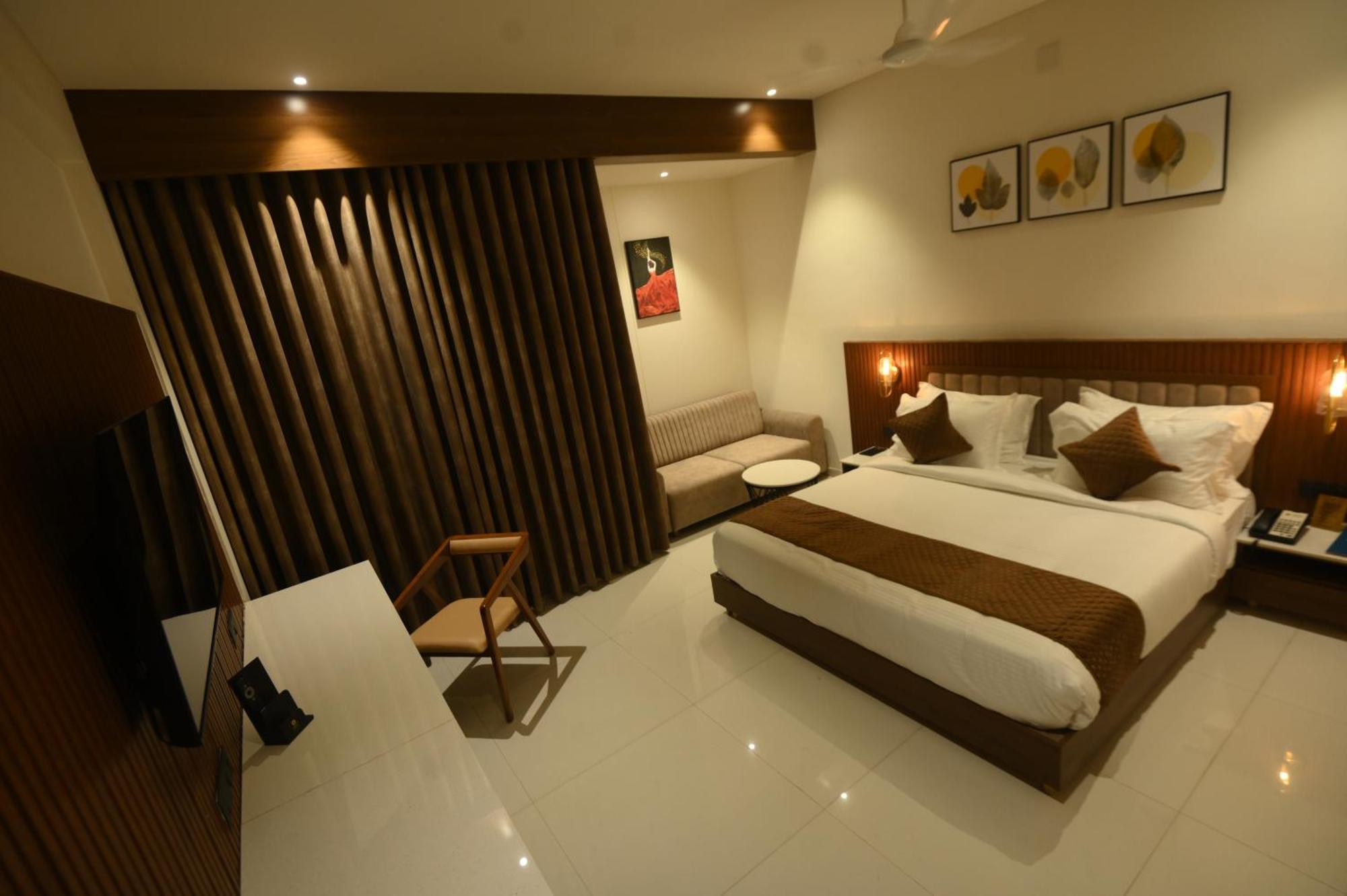 Kings Kraft Tremezzo Inn, Somnāth المظهر الخارجي الصورة